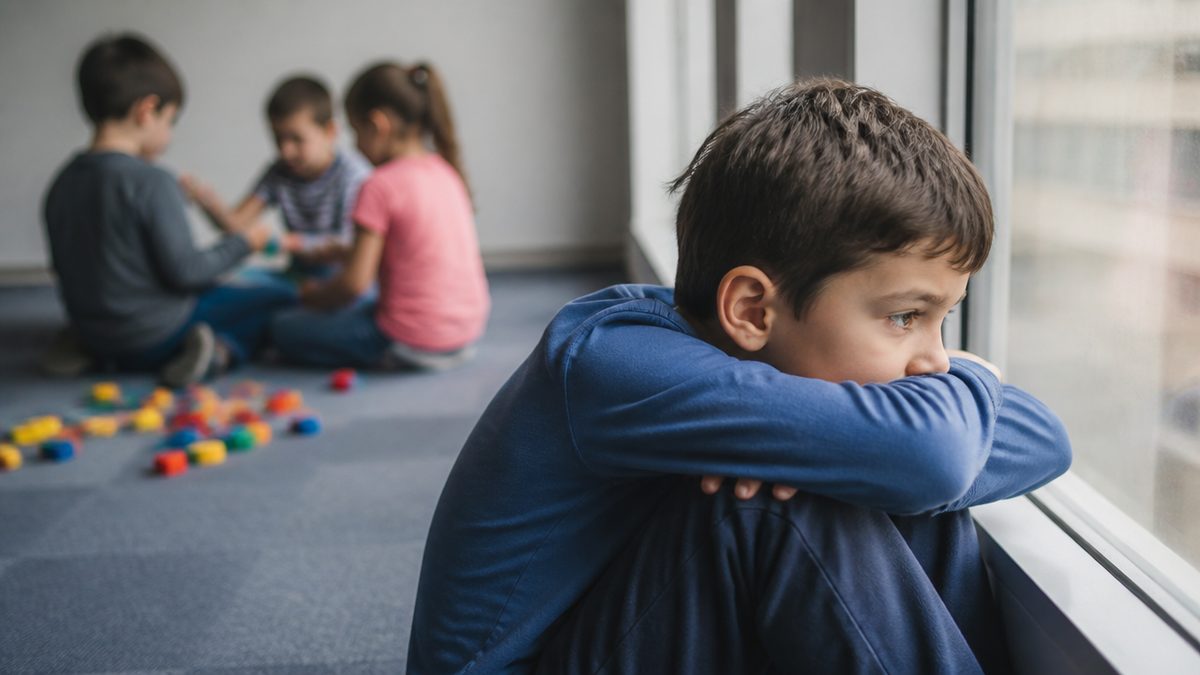 What are the signs of mild autism in children?