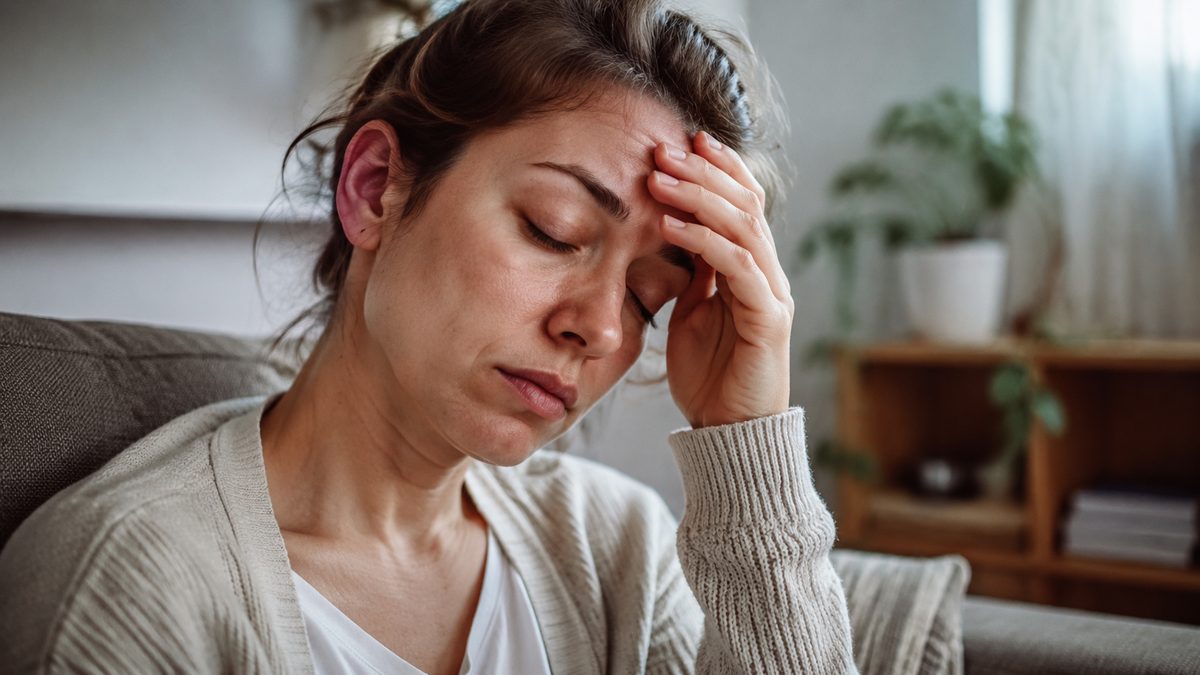 What does lupus feel like in the beginning?